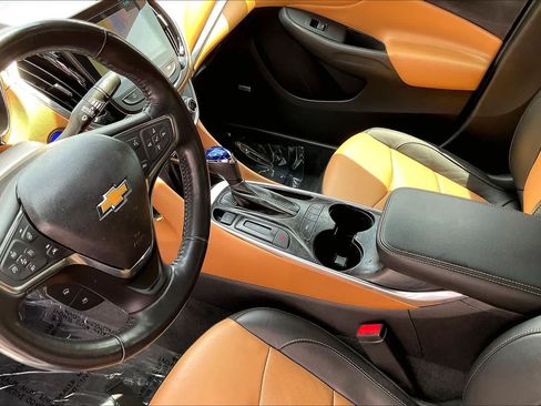 Used 2018 Chevrolet Volt Premier w/ Driver Confidence Package FWD image 17