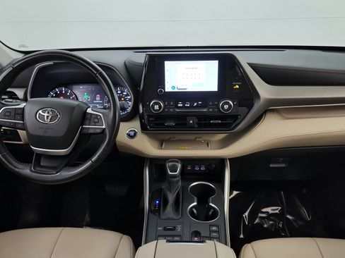 Used 2023 Toyota Highlander XLE AWD/4WD image 21