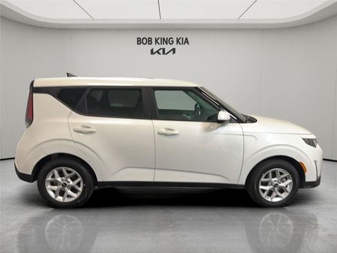 Used 2025 Kia Soul LX w/ LX Technology Package FWD image 6