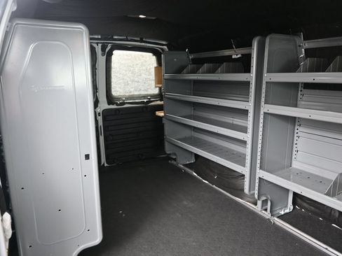 Used 2016 Chevrolet Express 2500 RWD image 32