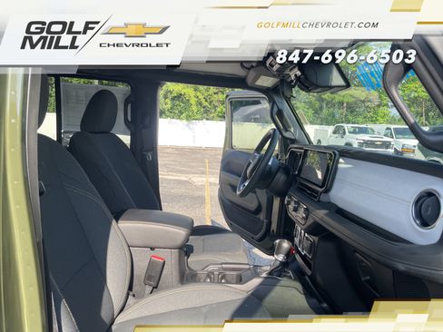 Used 2024 Jeep Wrangler Unlimited Sahara AWD/4WD image 31