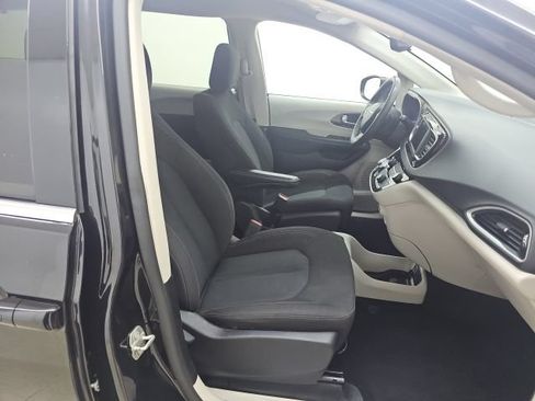 Used 2023 Chrysler Voyager LX FWD image 22