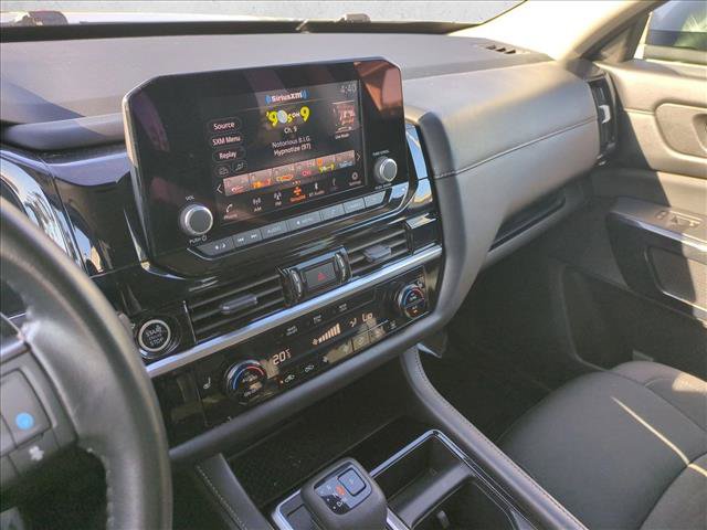 Used 2024 Nissan Pathfinder SV AWD/4WD image 14