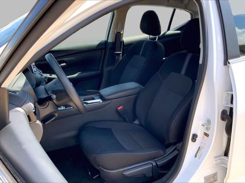 Used 2024 Nissan Sentra SV FWD image 8