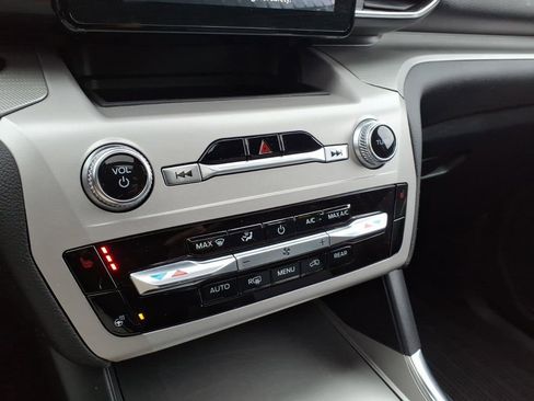 Certified 2024 Ford Explorer XLT w/ Equipment Group 202A AWD/4WD image 24