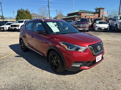Used 2019 Nissan Kicks SR w/ SR Premium Package image 3