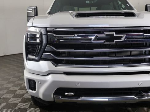 Used 2025 Chevrolet Silverado 2500 High Country w/ Technology Package AWD/4WD image 16