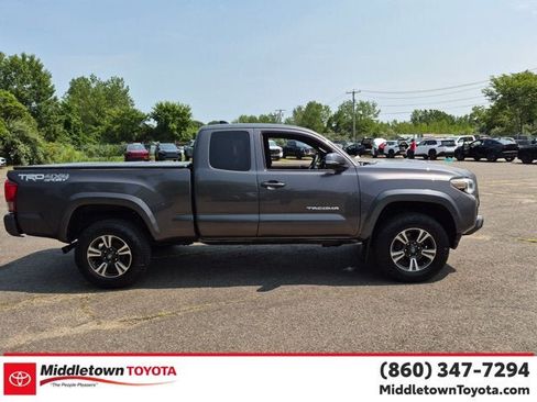 Used 2017 Toyota Tacoma TRD Sport w/ Tow Package (A/T) AWD/4WD image 2