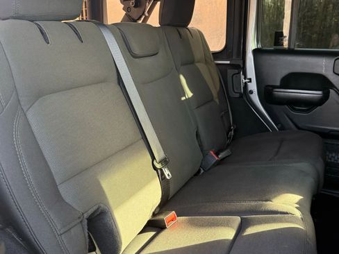 Used 2020 Jeep Wrangler Unlimited Sport S image 34