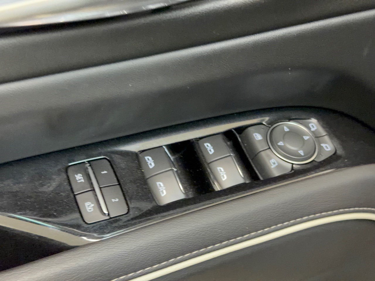 Used 2021 Cadillac Escalade Premium Luxury w/ Driver Assist Tech Package AWD/4WD image 15