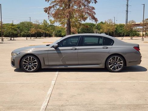 Used 2022 BMW 740i w/ M Sport Package RWD image 4