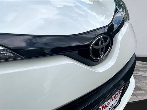 Used 2020 Toyota C-HR LE FWD image 29