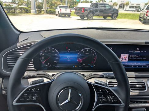 Used 2024 Mercedes-Benz GLE 350 4MATIC image 31