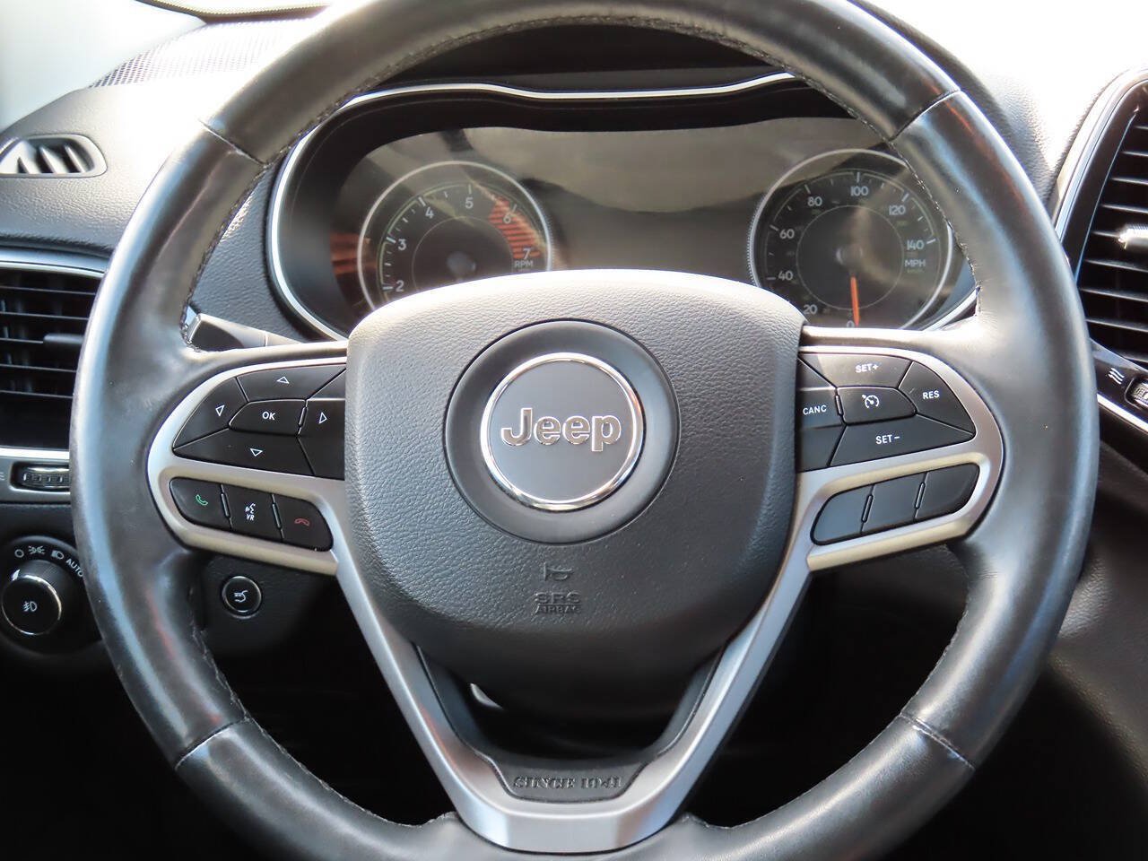 Used 2019 Jeep Cherokee Limited AWD/4WD image 19