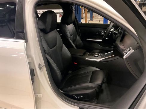 Certified 2025 BMW 330i Sedan w/ Convenience Package image 9