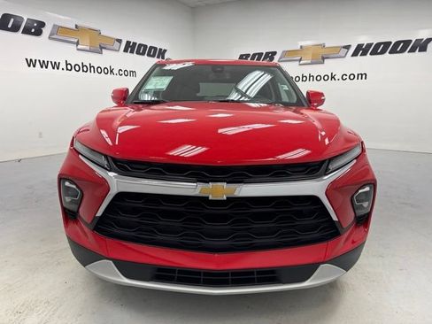 Used 2024 Chevrolet Blazer LT FWD image 2