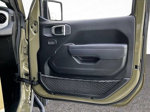 Used 2025 Jeep Wrangler Sport AWD/4WD image 29