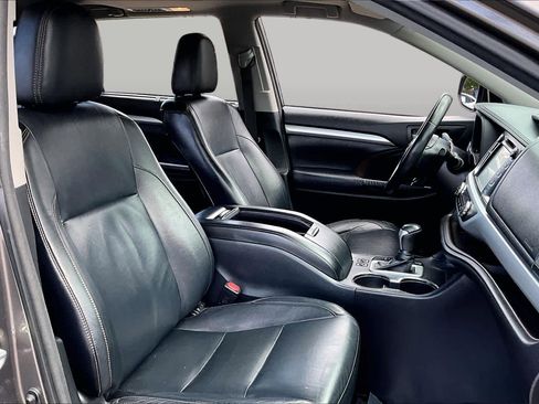 Used 2015 Toyota Highlander XLE AWD/4WD image 8