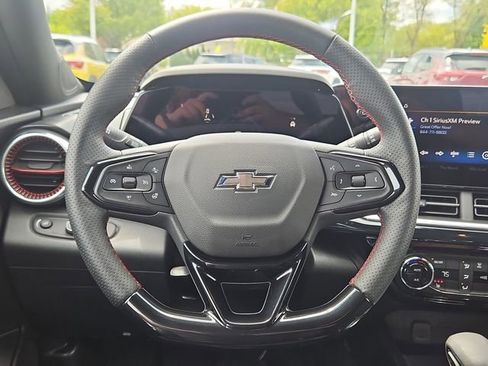 Used 2025 Chevrolet Trax RS w/ Driver Confidence Package FWD image 15