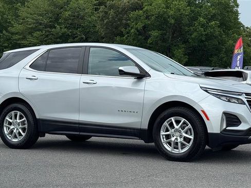 Used 2022 Chevrolet Equinox LT w/ Driver Convenience Package FWD image 6