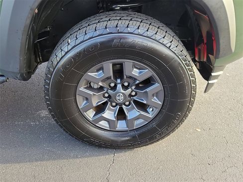 Used 2021 Toyota Tacoma SR5 w/ Trail Edition image 6
