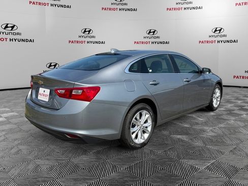 Used 2025 Chevrolet Malibu LT FWD image 3
