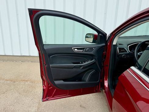Used 2019 Ford Edge Titanium w/ Cold Weather Package FWD image 14