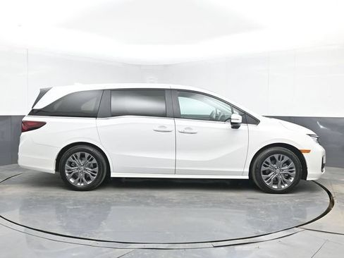 Used 2025 Honda Odyssey Touring image 11