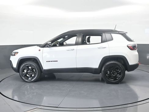 Used 2023 Jeep Compass Trailhawk image 3