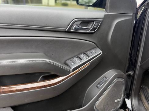 Used 2018 Chevrolet Suburban LT RWD image 12
