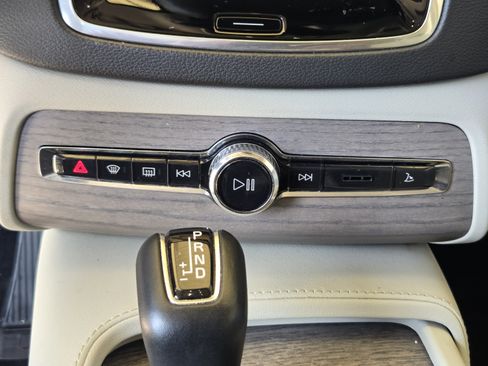 Certified 2022 Volvo XC90 T6 Inscription AWD/4WD image 17