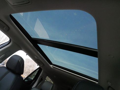 Certified 2025 Honda Pilot Touring image 33