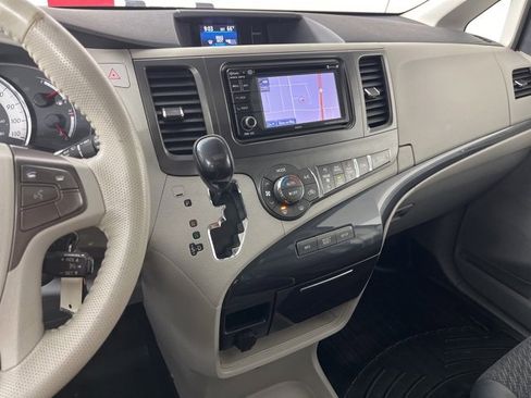 Used 2013 Toyota Sienna SE image 15