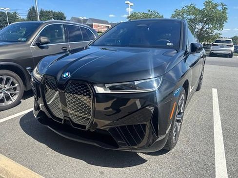 Used 2024 BMW iX xDrive50 w/ Sport Package AWD/4WD image 4