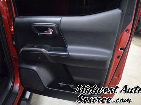 Used 2021 Toyota Tacoma TRD Off-Road w/ Technology Package image 28