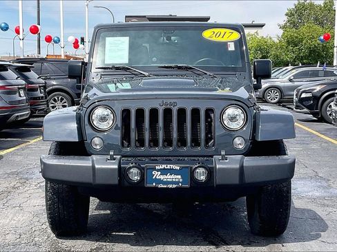 Used 2017 Jeep Wrangler Unlimited Sahara AWD/4WD image 2