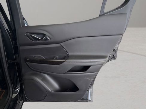 Used 2022 GMC Acadia AT4 image 36