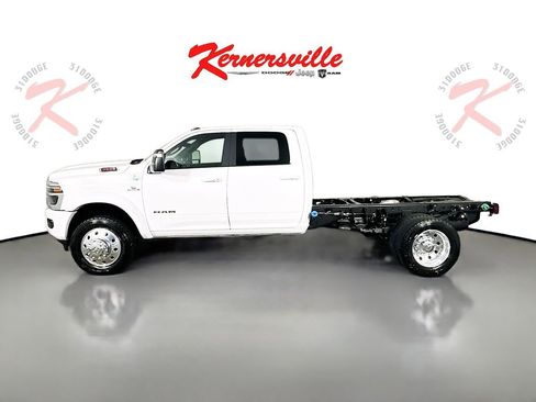 New 2026 RAM 4500 4x4 Crew Cab DRW image 4