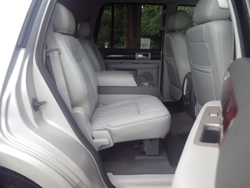 Used 2004 Lincoln Navigator Luxury AWD/4WD image 8