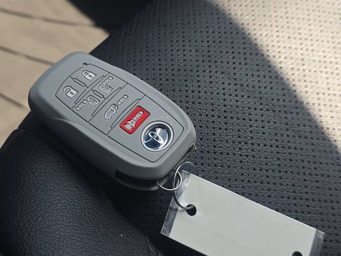 Used 2025 Toyota Sienna Platinum AWD/4WD image 32