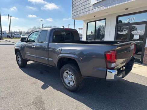 Used 2022 Toyota Tacoma SR5 image 6
