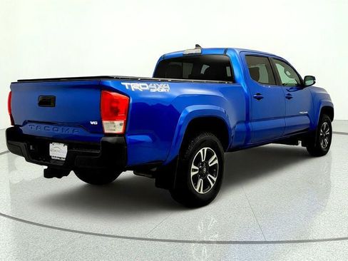 Used 2017 Toyota Tacoma TRD Sport w/ Tow Package AWD/4WD image 5