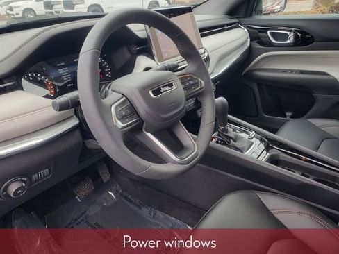 Used 2024 Jeep Compass Limited image 17