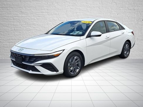 Used 2024 Hyundai Elantra SEL FWD image 1
