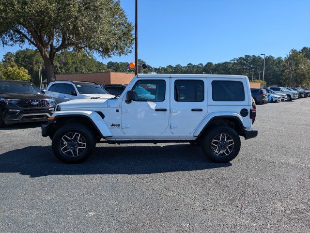 Used 2025 Jeep Wrangler Unlimited Sahara AWD/4WD image 7