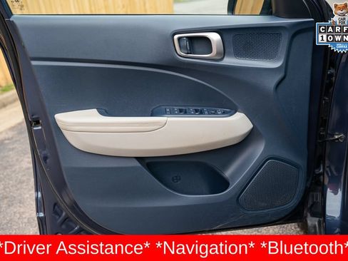 Used 2024 Hyundai Venue Limited FWD image 13