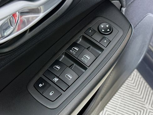 Used 2022 Jeep Cherokee Trailhawk w/ Premium Leather Package AWD/4WD image 17