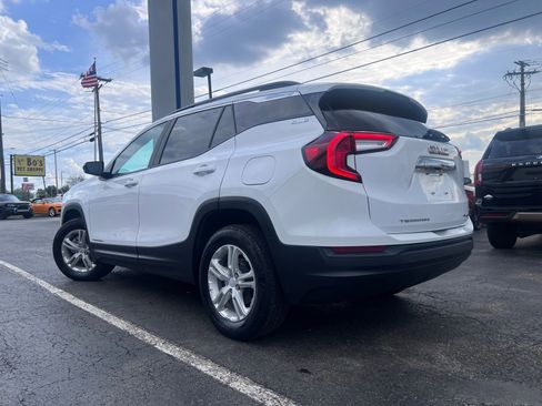 Used 2023 GMC Terrain SLE w/ Driver Convenience Package AWD/4WD image 13