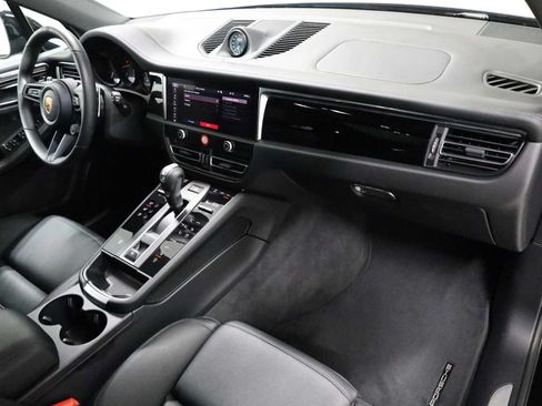 Certified 2026 Porsche Macan AWD/4WD image 6