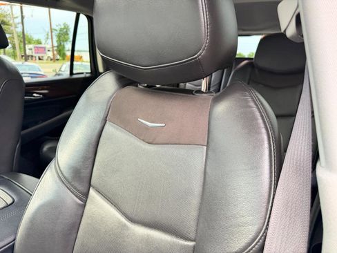 Used 2017 Cadillac Escalade Luxury AWD/4WD image 14